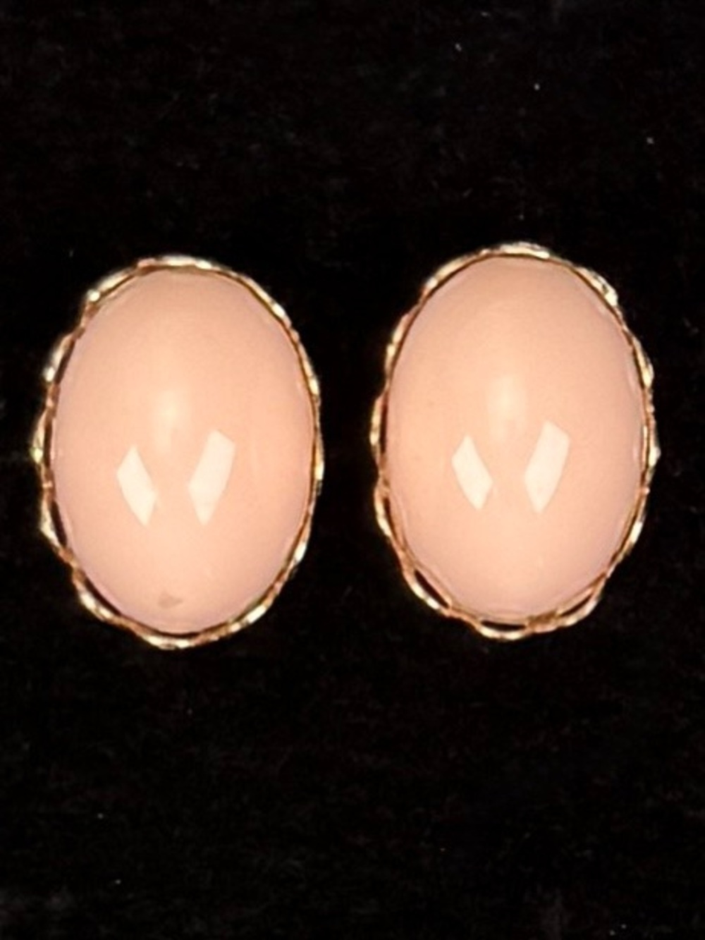 Beautiful, vintage, lightweight light peach pierced post earrings